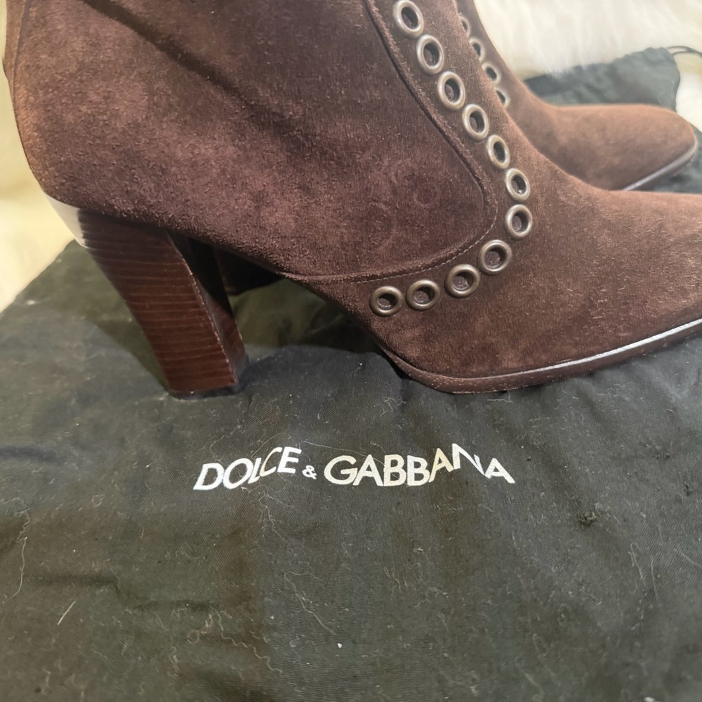 Vintages Dolce & Gabbana Brown Suede
Butterfly Rivet Heeled Boots 👢 🤎 - Picture 7 of 17